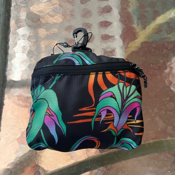 New Volcom Packable Backpack with Multicolor Design - Picture 4 of 4